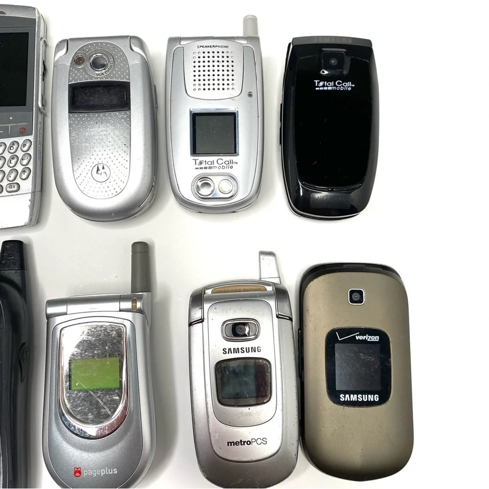 LOT OF 8 USED SAMSUNG CELL PHONES FLIP PHONES FOR PARTS ONLY! AS IS